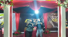 DRT Group hadir dengan semangat baru, karyawan tampak berpose kompak di stand pameran Festival Tembakau Madura.