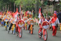 Warna-warni merah putih menghiasi sepeda pelajar SD dan SMP, menjadi simbol keceriaan sekaligus kecintaan pada Tanah Air
