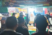 Bupati Sumenep Achmad Fauzi Wongsojudo yang didampingi  PLT Sekda Syahwan Effendi, Kadisbudpor Sumenep dan sejumlah pejabat daerah disambut ramah saat meninjau stand PR Mutiara Alif . Kehadiran orang nomor satu Sumenep dan pejabat pejabat penting  tersebut  menjadi simbol dukungan penuh pemerintah terhadap eksistensi industri kretek Madura sebagai identitas, kebanggaan, dan kekuatan ekonomi lokal.