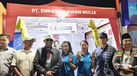 Keterangan Foto: Bupati Sumenep Achmad Fauzi Wongsojudo yang didampingi  PLT Sekda Syahwan Effendi, Kasdim, Kadisbudpor Sumenep disambut ramah saat meninjau stand PT. Empat Sekawan Mulia.