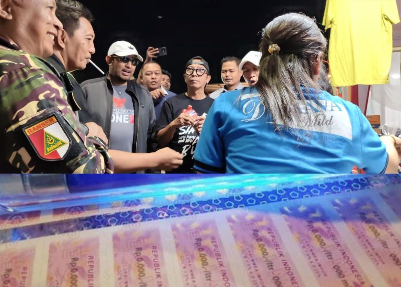 Bupati Sumenep Achmad Fauzi Wongsojudo didampingi PLT Sekda Syahwan Effendi, Kedisbudporapar, Tenaga Ahli, dan Kasdim saat meninjau stand PT Empat Sekawan Mulia yang mendapat apresiasi tinggi karena telah terbukti menyerap ratusan tenaga kerja lokal dengan produksi rokok SKT dan SKM varian Java, Ocha dan terbaru Exodus 

