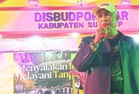 Kadisbudporapar Sumenep, Moh. Iksan, menyampaikan apresiasi kepada para sponsor yang telah menjadi motor penggerak suksesnya Madura Culture Festival 2025. Dukungan sponsor tidak hanya mewujudkan kemeriahan acara, tetapi juga membuka ruang bagi UMKM, seniman, dan pelaku budaya untuk bangkit bersama. Inilah bukti nyata bahwa kolaborasi dunia usaha dengan pemerintah mampu menghadirkan manfaat besar bagi masyarakat luas