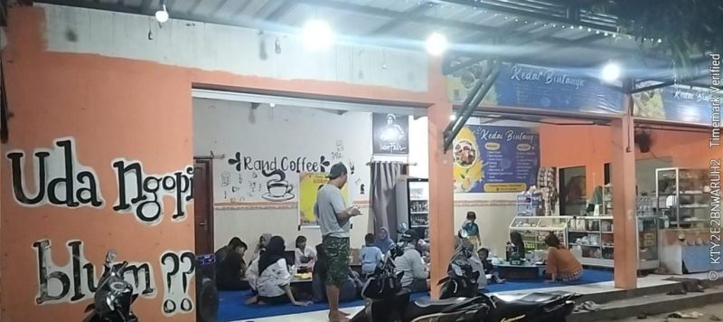 masyarakat; sederhana, bersahabat, dan selalu ramai pengunjung
