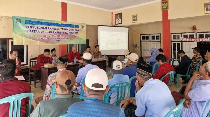 Forum partisipatif Musrenbangdes di Desa Pinggirpapas menghadirkan berbagai unsur masyarakat untuk menentukan arah pembangunan desa