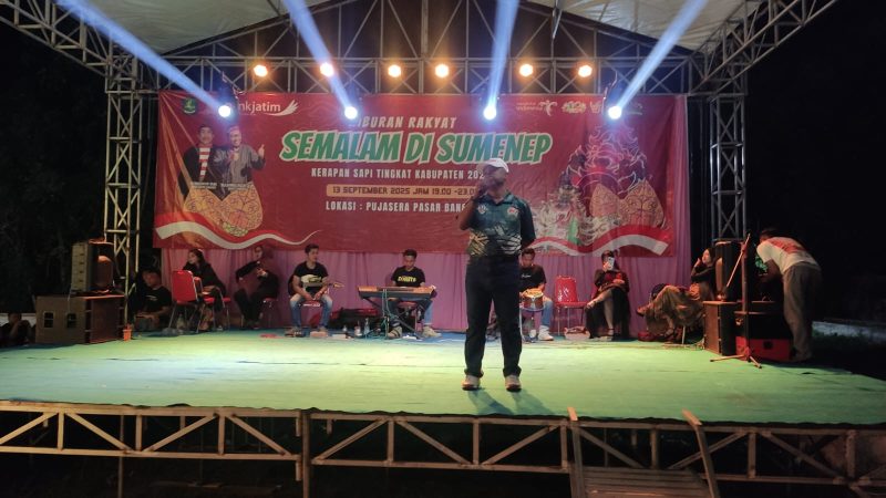 Kepala Disbudporapar Sumenep, Moh. Iksan, membuka kegiatan “Semalam di Sumenep” yang digelar untuk menyambut Karapan Sapi


