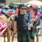 Suasana meriah Karapan Sapi Tingkat Kabupaten Sumenep 2025 yang digelar di Lapangan Giling dengan diikuti 48 pasangan sapi pacu dari berbagai daerah