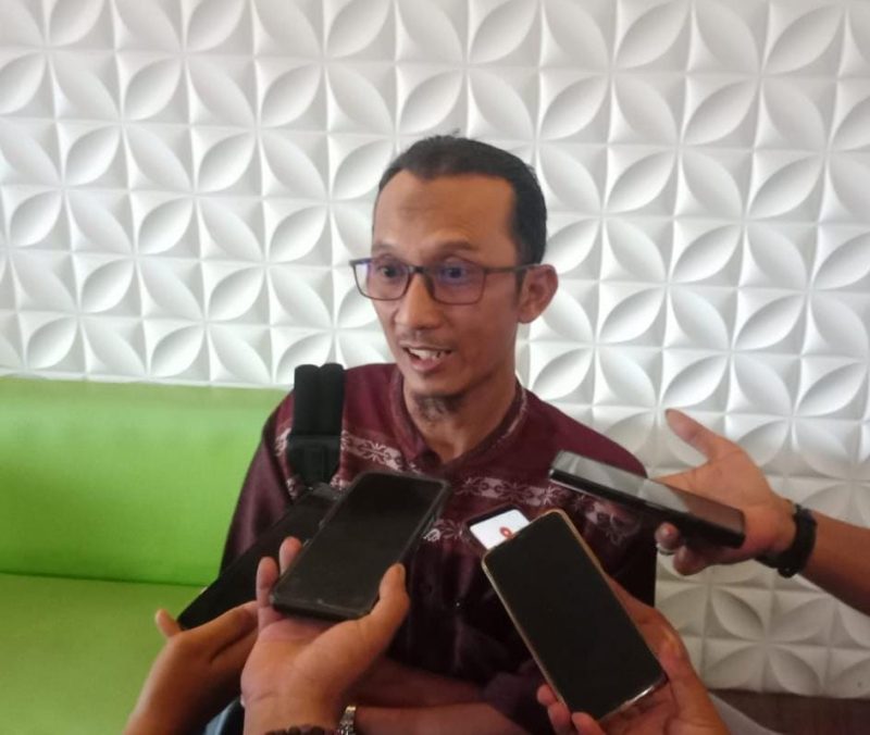 Dok Foto: Yusron, Humas PT Fuyuan saat wawancara dengan media