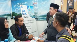 Wakil Bupati Sumenep, KH. Imam Hasyim, saat pembukaan Job Fair 2025 di Gedung KORPRI, Rabu (17/09/2025).
