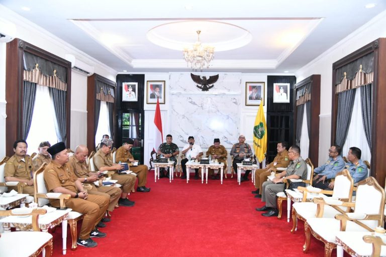 Forkopimda Sumenep, pengurus PKDI, dan OPD terkait saat membahas penguatan partisipasi masyarakat dalam menjaga keamanan lingkungan