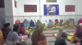Detikzone menghadirkan kebahagiaan malam ini. Anak-anak yatim dan dhuafa tersenyum menerima santunan dalam suasana penuh kehangatan dan d