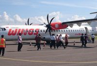 Pesawat Wings Air bersiap melayani penerbangan perdana dari Bandara Trunojoyo Sumenep menuju berbagai kota besar