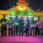Keterangan Foto:
Momen membanggakan para pemenang menerima piagam penghargaan Stand Terbaik kategori OPD di Madura Culture Festival 2025. Para pemenang tampak tersenyum di atas panggung, menandai apresiasi atas prestasi dan inovasi yang telah dilakukan
