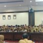 Ketua PKDI Kabupaten Sumenep, H. Ubaid Abdul Hayat, bersama jajaran pengurus harian saat menghadiri Rakor kondusivitas daerah dan perkembangan pemerintahan desa di aula Kantor Bupati, Senin (15/9/2025).
