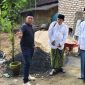 H. Ghufron, Direktur Haswal Group, saat meninjau proses bedah rumah warga kurang mampu di Kecamatan Lenteng, Sumenep, berkolaborasi dengan GP Ansor Lenteng dalam rangka Hari Santri Nasional 2025.