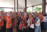 Dok.Foto: Penyerahan Insentif Kader Posyandu secara simbolis oleh Bupati Situbondo