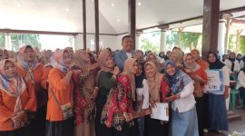 Dok.Foto: Penyerahan Insentif Kader Posyandu secara simbolis oleh Bupati Situbondo