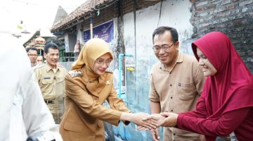 Respons Cepat ‘Lapor Mbak Wali 112’: Wali Kota Kediri Vinanda Turun Langsung Beri Bantuan Biaya Sekolah Siswa
