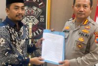 Anggota DPRD Sumenep asal Kepulauan Masalembu, Ahmad Juhairi, menyerahkan laporan resmi terkait usulan pembentukan Pos Polair di wilayah Kepulauan Masalembu kepada Kepala Direktorat Polairud Polda Jatim, Kombes Pol Arman Asmara Syarifuddin, di Surabaya.