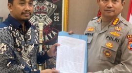 Anggota DPRD Sumenep asal Kepulauan Masalembu, Ahmad Juhairi, menyerahkan laporan resmi terkait usulan pembentukan Pos Polair di wilayah Kepulauan Masalembu kepada Kepala Direktorat Polairud Polda Jatim, Kombes Pol Arman Asmara Syarifuddin, di Surabaya.