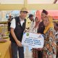 Keterangan Foto:

Asisten III Setdakab Sumenep Ferdiansyah Tetrajaya menyerahkan bantuan perbaikan rumah secara simbolis kepada warga terdampak gempa di Pulau Sapudi, Sabtu (18/10/2025).