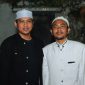 Foto dari kiri ke kanan: Slow Ahmadi Neja bersama Gus Ibad (Dewan Pengasuh PonPes Matha'liul Anwar, Pangarangan Sumenep).