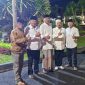 Dari kiri: Kepala Desa Panaongan Ahmad Saleh Harianto, Kepala Desa Pangarangan Miskin Legiyono, dan Ketua PKDI Sumenep H. Ubaid Abdul Hayat saat menghadiri Haul Akbar Raja-Raja Madura di Pendopo Agung Sumenep, Senin malam (27/10/2025).