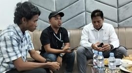 Anggono Mahendrawan, Kepala SKK Migas Perwakilan Jabanusa, memberikan penjelasan saat wawancara eksklusif mengenai survei seismik 3D di Pulau Kangean.
