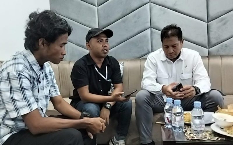 Anggono Mahendrawan, Kepala SKK Migas Perwakilan Jabanusa, memberikan penjelasan saat wawancara eksklusif mengenai survei seismik 3D di Pulau Kangean.