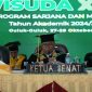 Rektor Universitas Annuqayah, Dr. KH. Muhammad Hosnan, saat menyampaikan pidato akademik dalam Rapat Senat Terbuka Wisuda ke-XXVII Universitas Annuqayah Guluk-Guluk, Sumenep, di Aula Asy-Syarqawi Pondok Pesantren Annuqayah, Senin (27/10/2025).