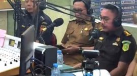 Tangkapan Layar. Bupati Pamekasan bersama pejabat BC Madura saat talkshow mengajak Budayakan Rokok Legal. Sementara rokok ilegal yang ditengarai diproduksi bersarang di wilayahnya hingga kini justru dibiarkan merajalela