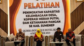 Foto : Pembina PKDI Miskun Legiyono (kiri) Ketua PKDI Kabupaten Sumenep H. Ubaid Abdul Hayat (kanan) saat menghadiri kegiatan Peningkatan Kapasitas Kelembagaan Desa, Koperasi Merah Putih, dan Ketahanan Pangan di Qubika Boutique Hotel IKN, Kamis malam (6/11/2025).
