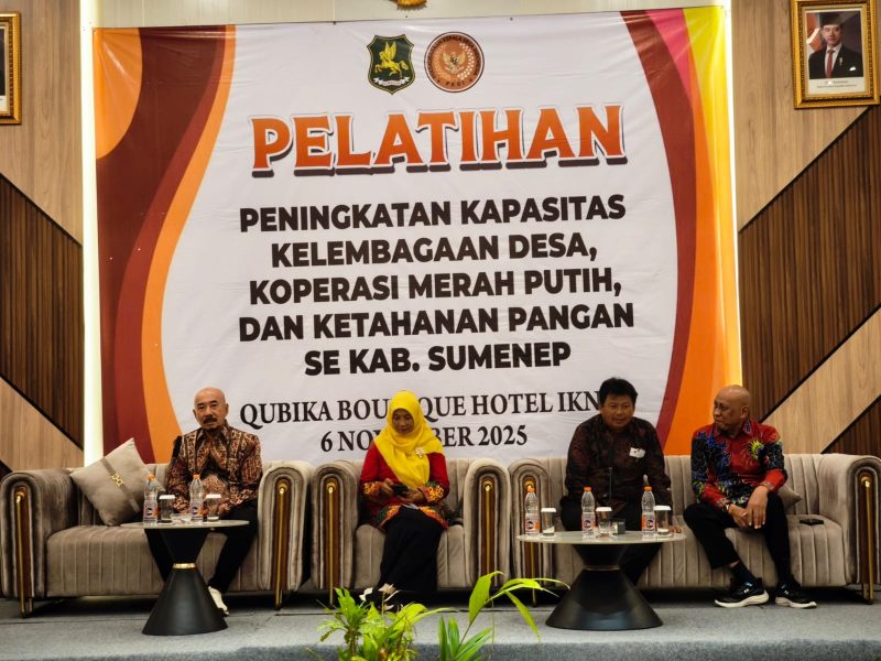 Foto : Pembina PKDI Miskun Legiyono (kiri) Ketua PKDI Kabupaten Sumenep H. Ubaid Abdul Hayat (kanan) saat menghadiri kegiatan Peningkatan Kapasitas Kelembagaan Desa, Koperasi Merah Putih, dan Ketahanan Pangan di Qubika Boutique Hotel IKN, Kamis malam (6/11/2025).
