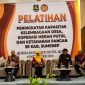 Foto : Pembina PKDI Miskun Legiyono (kiri) Ketua PKDI Kabupaten Sumenep H. Ubaid Abdul Hayat (kanan) saat menghadiri kegiatan Peningkatan Kapasitas Kelembagaan Desa, Koperasi Merah Putih, dan Ketahanan Pangan di Qubika Boutique Hotel IKN, Kamis malam (6/11/2025).
