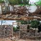 Atas: Kondisi Musala Al-Ikhlas di Manding sesaat setelah roboh. Bawah: Proses pembangunan kembali musala yang kini telah mencapai 20 persen.
