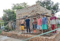 JSI di lokasi pembangunan Musolla Al-Ikhlas, sebagai wujud kolaborasi kebaikan dan kepedulian terhadap fasilitas ibadah warga.
