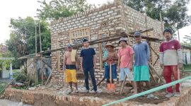 JSI di lokasi pembangunan Musolla Al-Ikhlas, sebagai wujud kolaborasi kebaikan dan kepedulian terhadap fasilitas ibadah warga.
