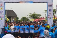 Ribuan peserta memadati area start Myze Fun Run 2025 di Myze Hotel Sumenep, Minggu pagi (23/11/2025), saat Bupati Sumenep, Achmad Fauzi Wongsojudo, melepas lomba lari dan membuka acara yang juga menampilkan bazar UMKM lokal.

