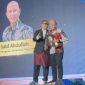 MH Said Abdullah menerima penghargaan Tokoh Pengawal Stabilitas Fiskal APBN pada acara Detik.com Award 2025 di Jakarta