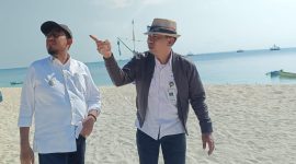 Bupati Sumenep, Achmad Fauzi Wongsojudo, saat mengunjungi destinasi wisata Gili Labak untuk melihat langsung potensi dan perkembangan sektor pariwisata daerah.
