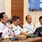 Kepala Bappeda Kabupaten Sumenep, Arif Firmanto, saat Rapat Penguatan Implementasi SAKIP Triwulan IV 2025 di Kantor Bappeda. Rapat ini bertujuan memperkokoh akuntabilitas kinerja perangkat daerah dan memastikan perencanaan, pelaksanaan, serta pelaporan program berjalan transparan dan terukur.
