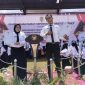 Desynta Carina Ayu Putri dari Labkesda Sumenep bersama suaminya, Wasuhan Sudarmono dari Puskesmas Ganding, nampak bahagia setelah menerima SK PPPK.

