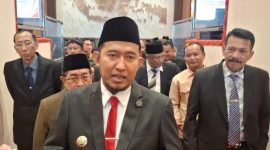Foot : Bupati Sumenep , Achmad Fauzi Wongsojudo