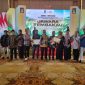 Berikut keterangan foto yang sesuai dan informatif:

Keterangan Foto:
Dibawah kepemimpinan Chainur Rasyid, DKPP Sumenep terus mendorong inovasi petani tembakau hingga berhasil meraih dua penghargaan pada ajang Gema Inovasi Pengembangan Tembakau tingkat Jawa Timur.