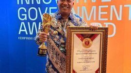 Bupati Situbondo menerima penghargaan Innovative Government Award (IGA) 2025 dari Kementerian Dalam Negeri. Situbondo resmi dinobatkan sebagai Kabupaten Terinovatif Nasional 2025, sebagai bentuk pengakuan atas komitmen dan terobosan daerah dalam menghadirkan layanan publik yang kreatif dan berdampak bagi masyarakat.