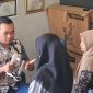 Karyawan CV Ayunda Permata Sejahtera antusias mengikuti pemeriksaan mata gratis sebagai bagian dari program kesehatan perusahaan
