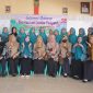 Momen kebersamaan Ketua TP PKK Desa Pinggirpapas bersama tim penilai ILP sebagai simbol kolaborasi penguatan layanan kesehatan desa.