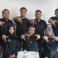 Keterangan Foto:
Sejumlah anggota Jurnalis Muda Pamekasan (JMP) berpose bersama saat deklarasi resmi organisasi di salah satu kafe Jalan Jokotole, Pamekasan, Kamis (11/12/2025). Kehadiran JMP menjadi simbol profesionalisme dan semangat jurnalisme muda yang bukan kaleng-kaleng.
