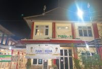 Potret RSUDMA Sumenep di malam hari, menunjukkan kesiapan rumah sakit melayani pasien rujukan 24 jam tanpa henti.
