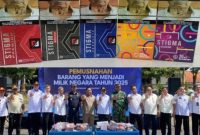 Keterangan Foto:
Aparat Bea Cukai Madura bersama Aparat Penegak Hukum dan unsur Pemerintah Kabupaten Pamekasan memusnahkan ribuan batang rokok ilegal dalam aksi pembakaran di depan Pendopo Pamekasan. Aksi yang diklaim sebagai penindakan rokok ilegal ini menuai sorotan publik, lantaran di tengah seremoni pemusnahan, peredaran rokok ilegal skala besar seperti ST16MA di Pamekasan dinilai masih bebas dan belum tersentuh hukum.