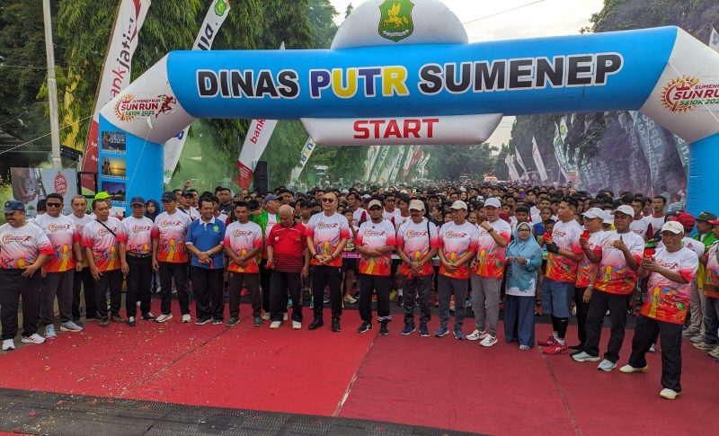Ribuan warga Sumenep ikut Fun Run 5K dan 10K dalam Sumenep Sun Run 2025, ajang yang memadukan olahraga dan edukasi gaya hidup sehat.